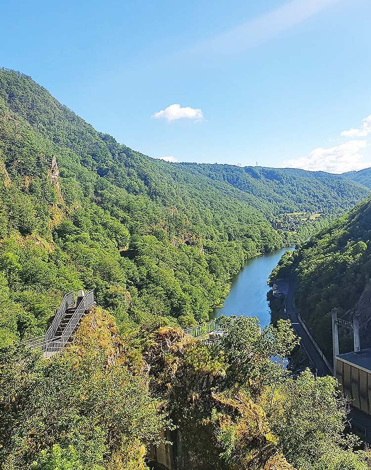 Découvrez cet été la corrèze avec le domaine du lac de soursac