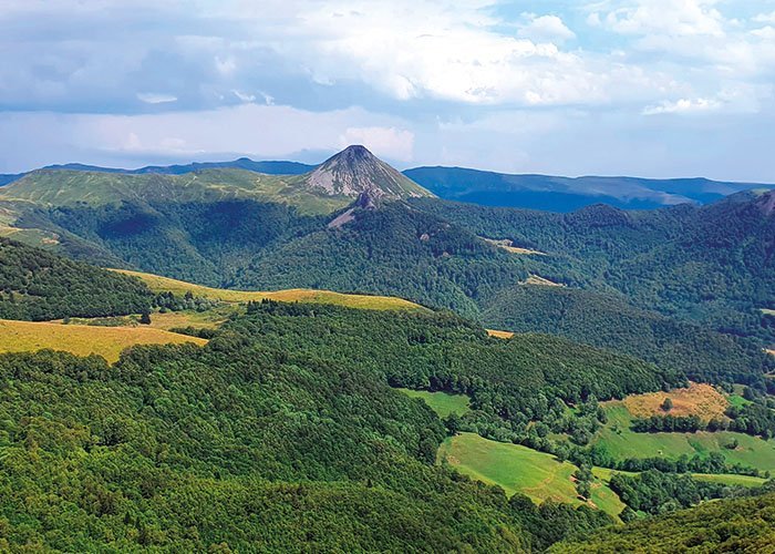 Volcans d'Auvergne le mercredi en randonnée pédestre - Domaine du lac de Soursac