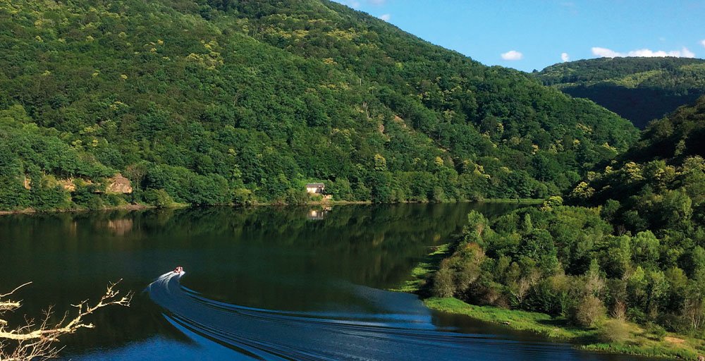 Vallée de la Dordogne à découvrir lors de votre séjour randonnées au Domaine du lac de Soursac